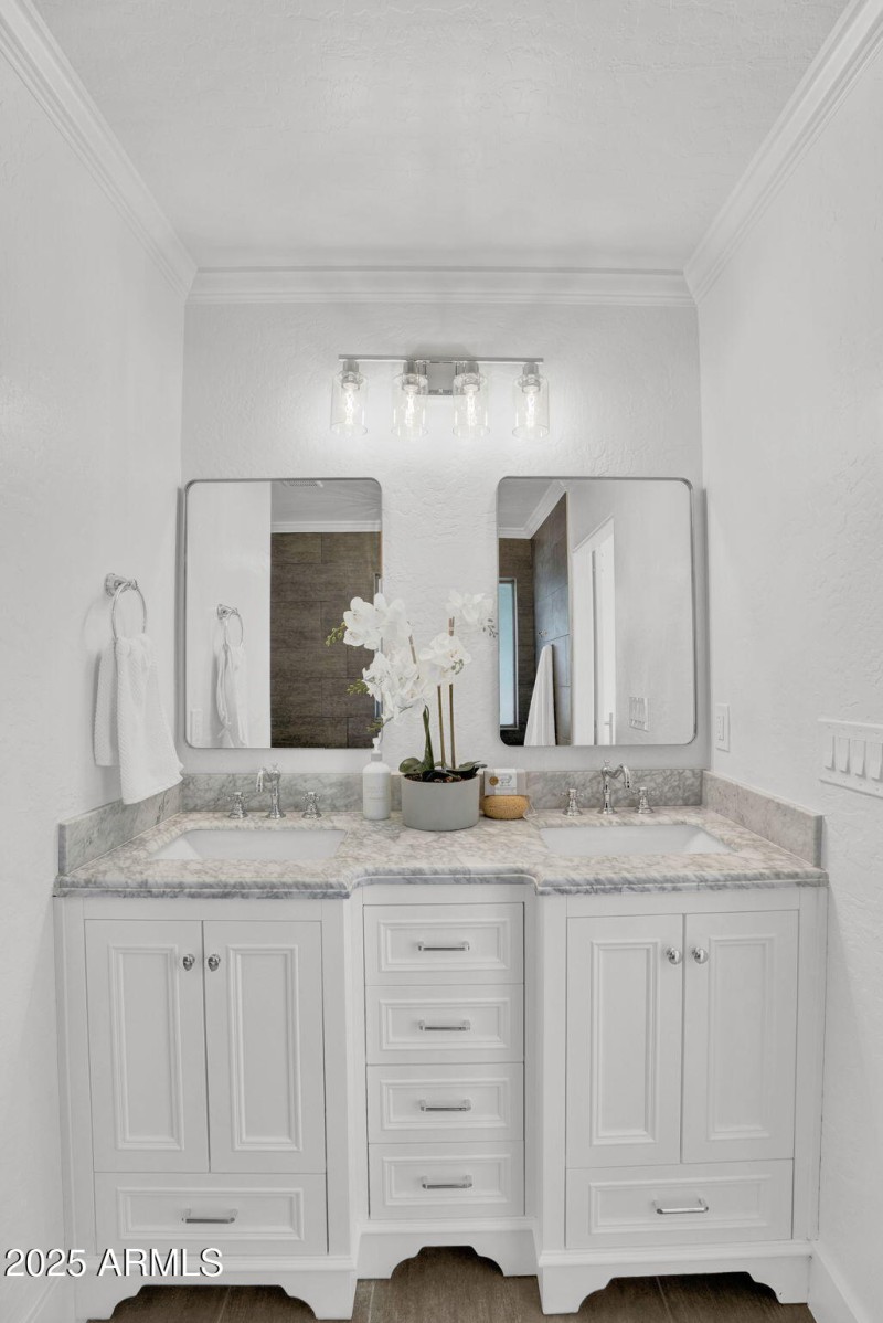 24-web-or-mls-18047 E Vencino-31