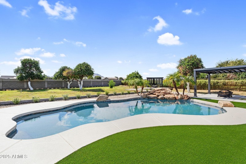 39-web-or-mls-18047 E Vencino-49