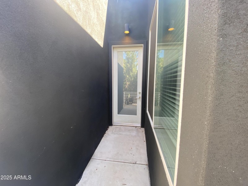 20250930_181918237_iOS