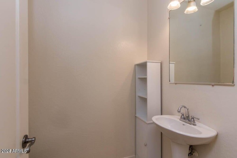 20221122052718972185000000-o