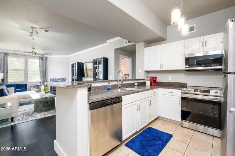 21 19777 N 76TH ST 3229