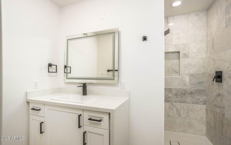 4721 Master bath toom vanity