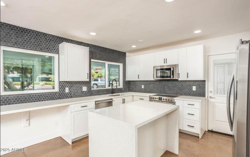 4729 Kitchen full view