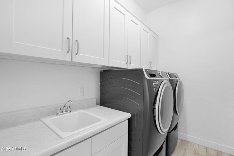 5641 Sayan - 27Laundry Room