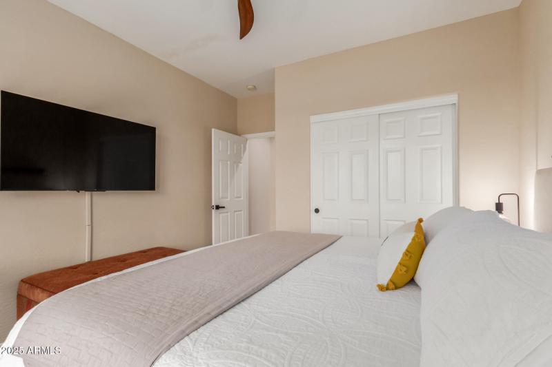 2951 W PLUM HOLLOW DR