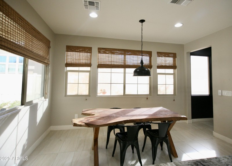 1E1C93B2-C3A6-49D6-ABC8-833CDD99E633_1_2