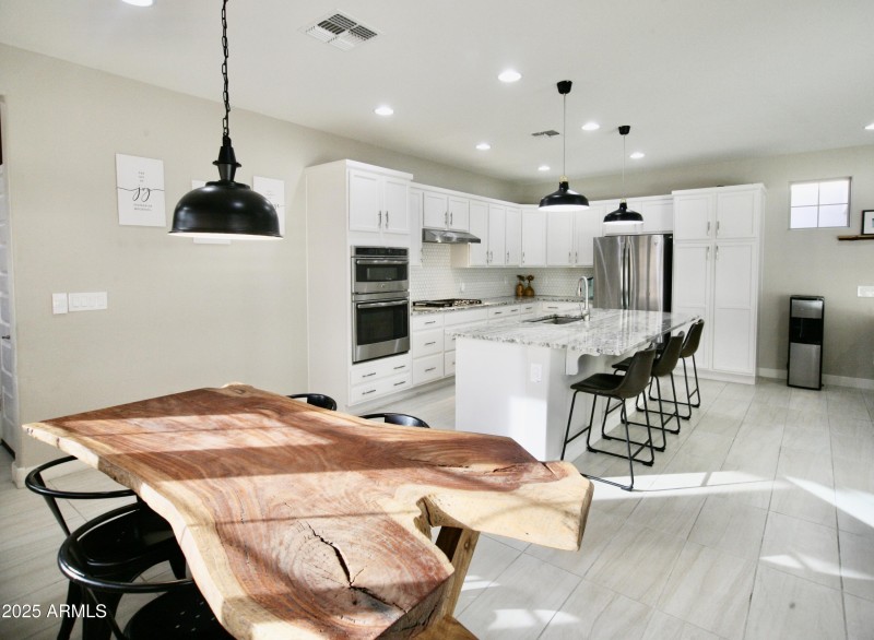 5F71C9BB-C2C5-4590-9595-88CE9D92F7FE_1_2