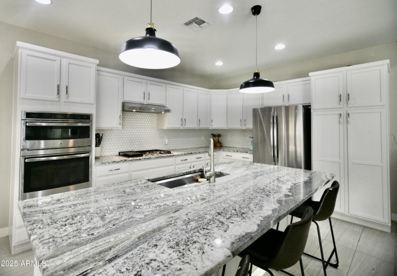 31F7180C-CBE4-469F-A96E-E1A4952E8DEF_1_2