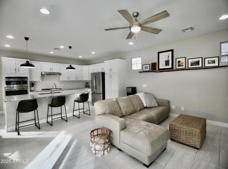 E6E477B9-17E7-47B3-BCD0-858C71A0C23C_1_2