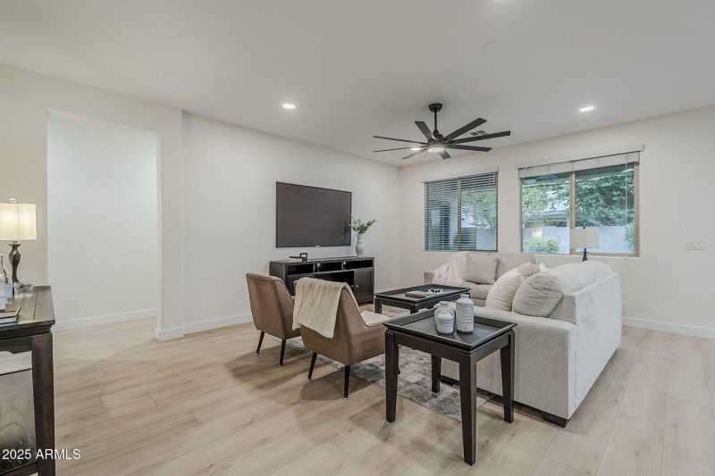 9-web-or-mls-Maggie-9