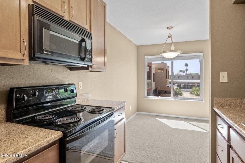 12-web-or-mls-3600-hayden-rd-2306