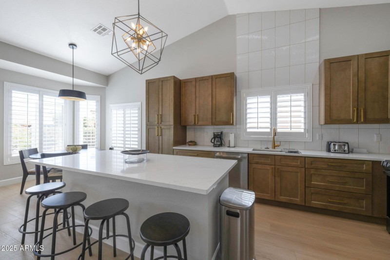 8-web-or-mls-Qp-4075