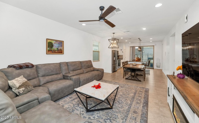 4531 Greenleaf Dr-large-007-013-4531 Gre