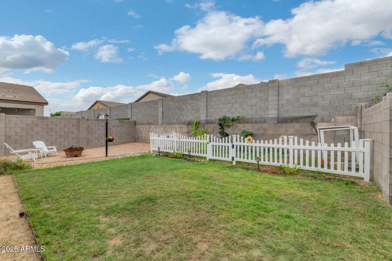 4531 Greenleaf Dr-large-028-028-4531 Gre