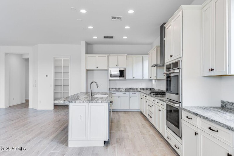 17837 W PASADENA - Ready Now!