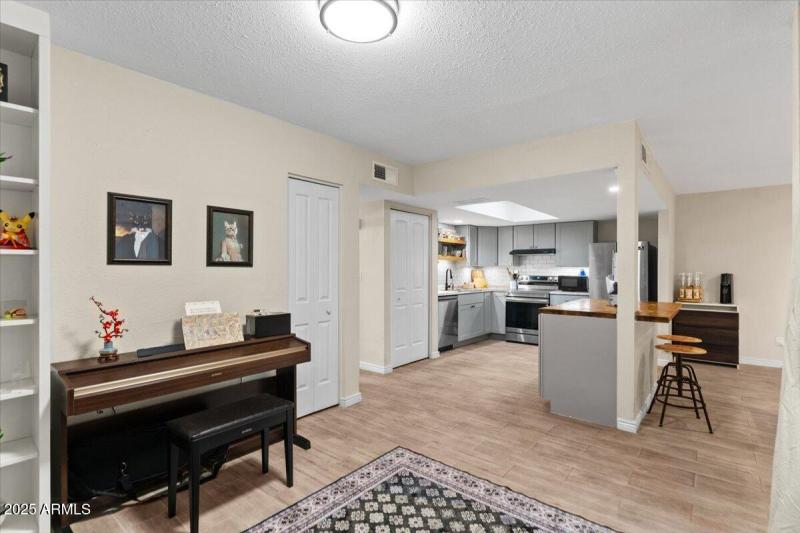 10-Dining and kitchen