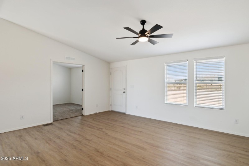 5-web-or-mls-51288-w-blue-jay-st