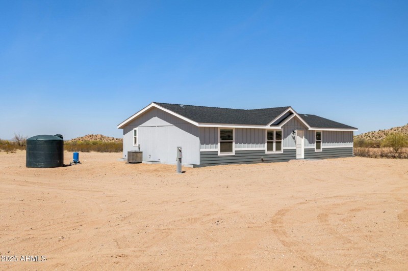 2-web-or-mls-51288-w-blue-jay-st