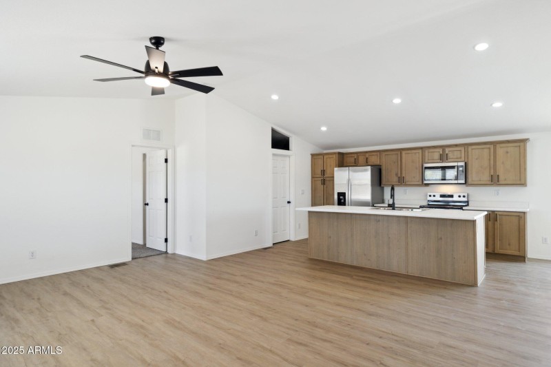 3-web-or-mls-51288-w-blue-jay-st