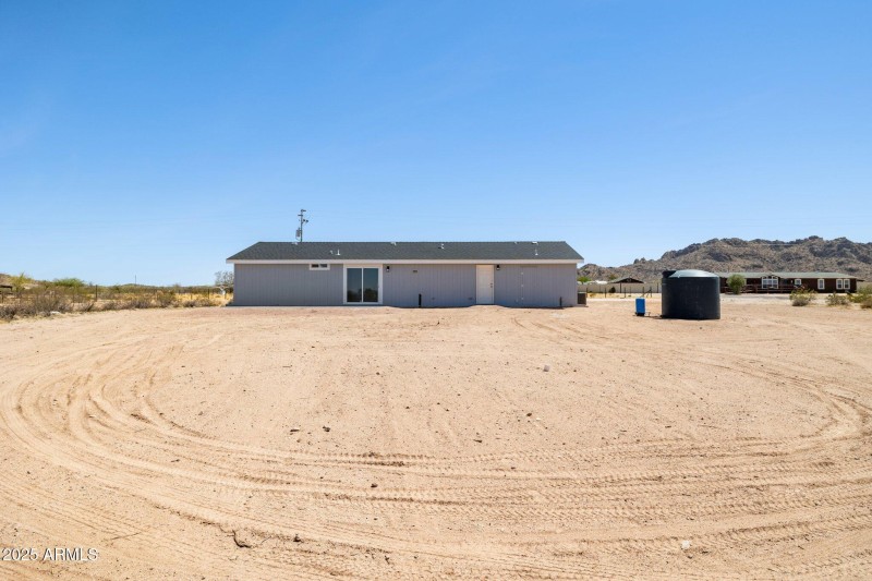 25-web-or-mls-51288-w-blue-jay-st