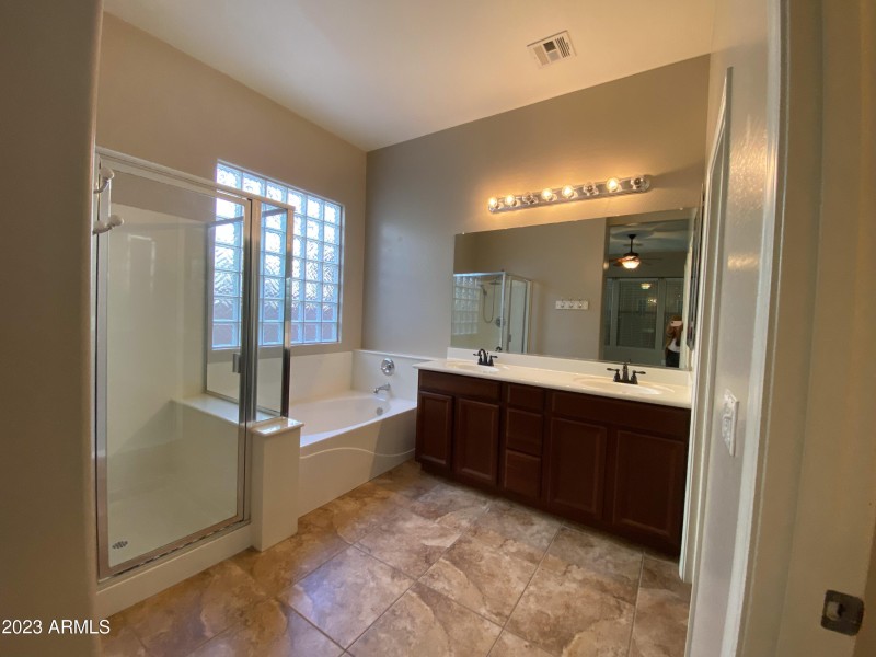 4442 N Jackson Ct-Primary