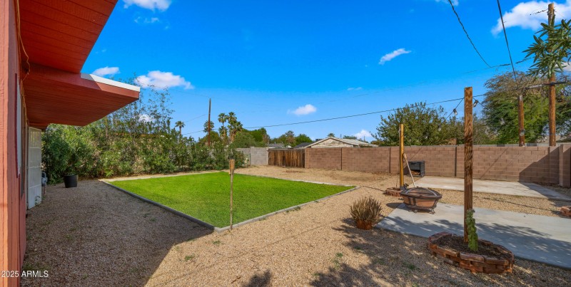 Entertaining Space in Backyard