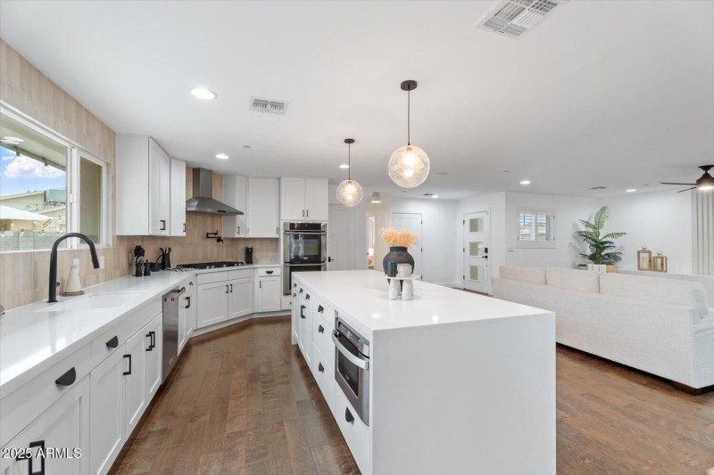 Gourmet chef's kitchen