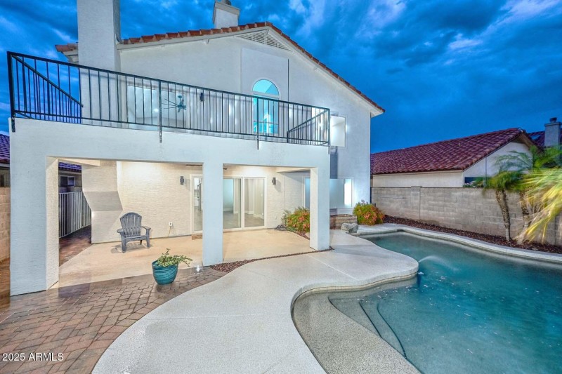 Night-Backyard-Patio