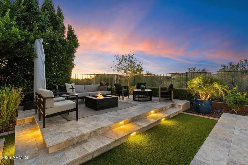 NW Area Seating Area Private MLS