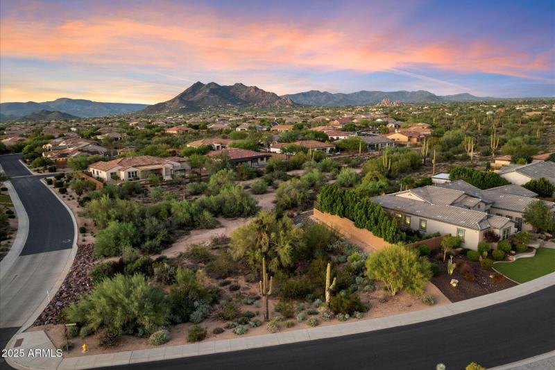 6214 MLS private lot - neighbor only one