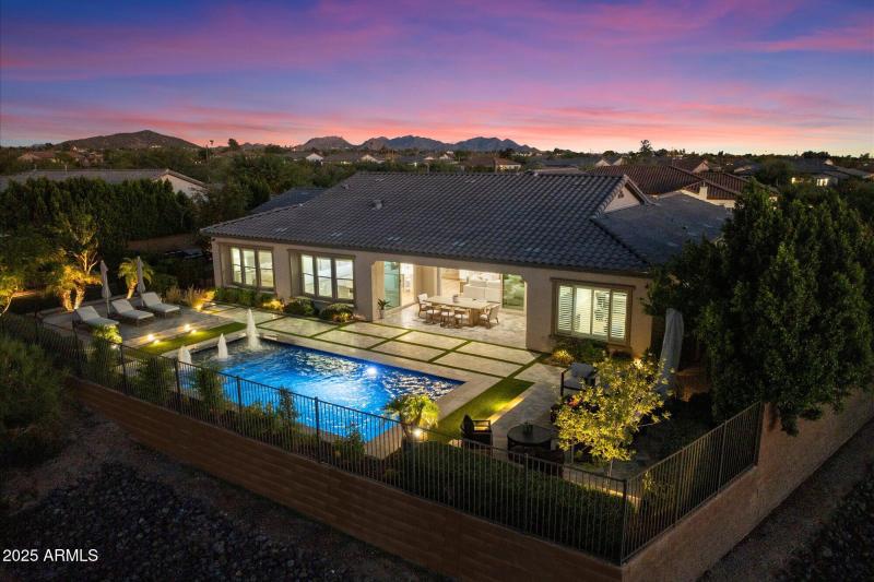 6214 MLS backayrd areial pool, covered p