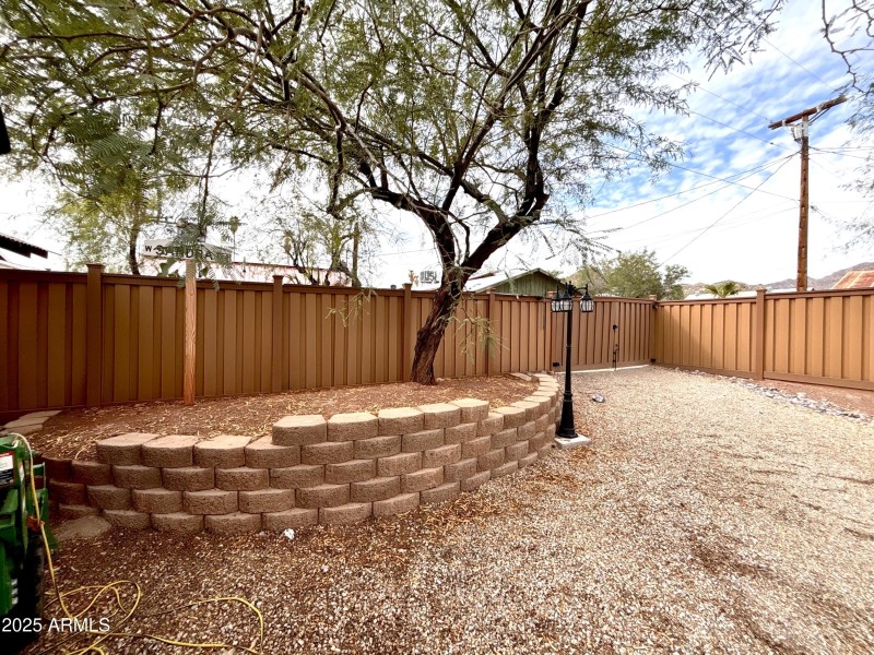 311 W Solana Ave Raised Garden Bed