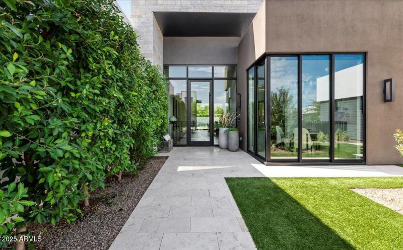 01-6802 E Joshua Tree Ln 82