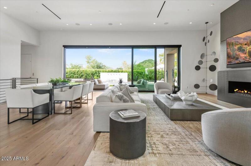 04-6802 E Joshua Tree Ln 04