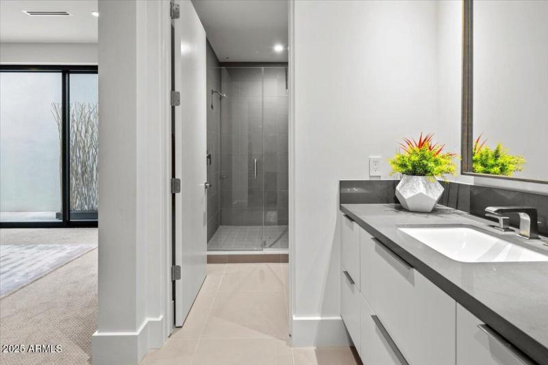 35-6802 E Joshua Tree Ln 40