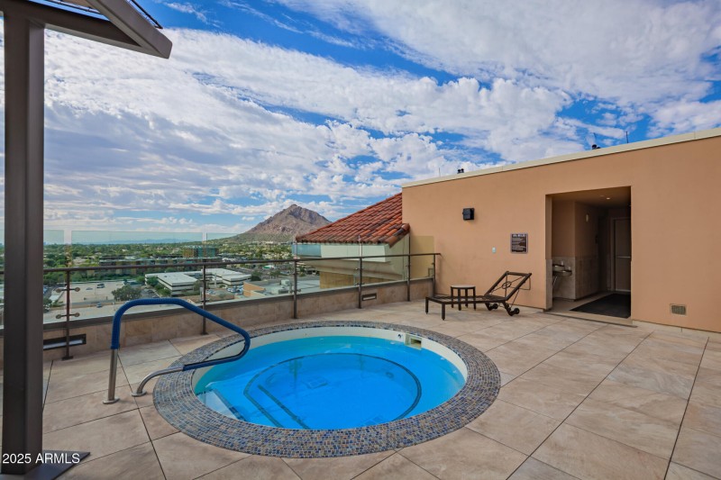 Hot Tub w/ Camelback Mtn Views