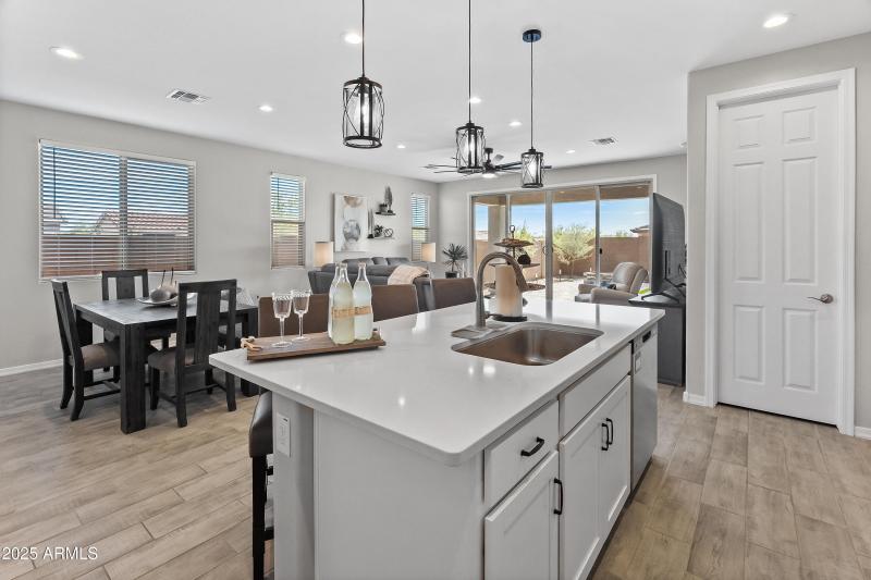 17745 W Running Deer Trl-15