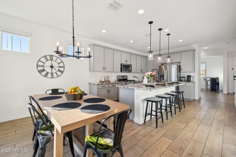 7-web-or-mls-E Domingo Rd-007