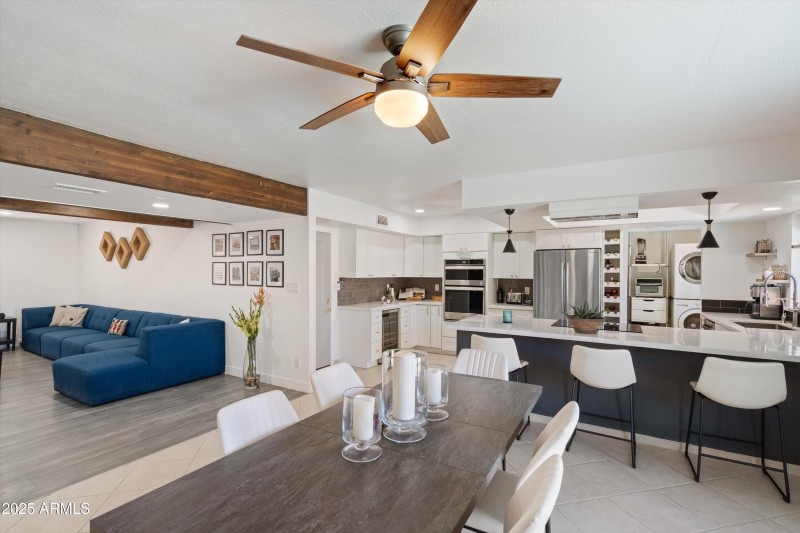 11-Dining to Kitchen