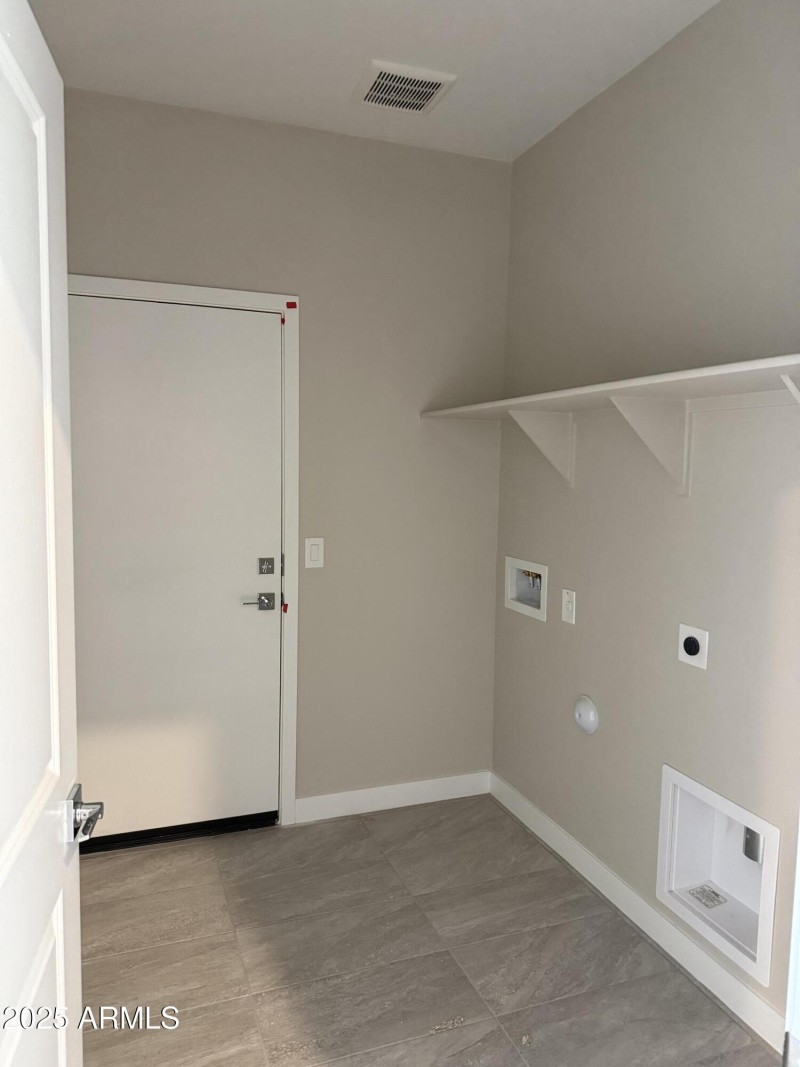 BR45 Lot 211 Laundry