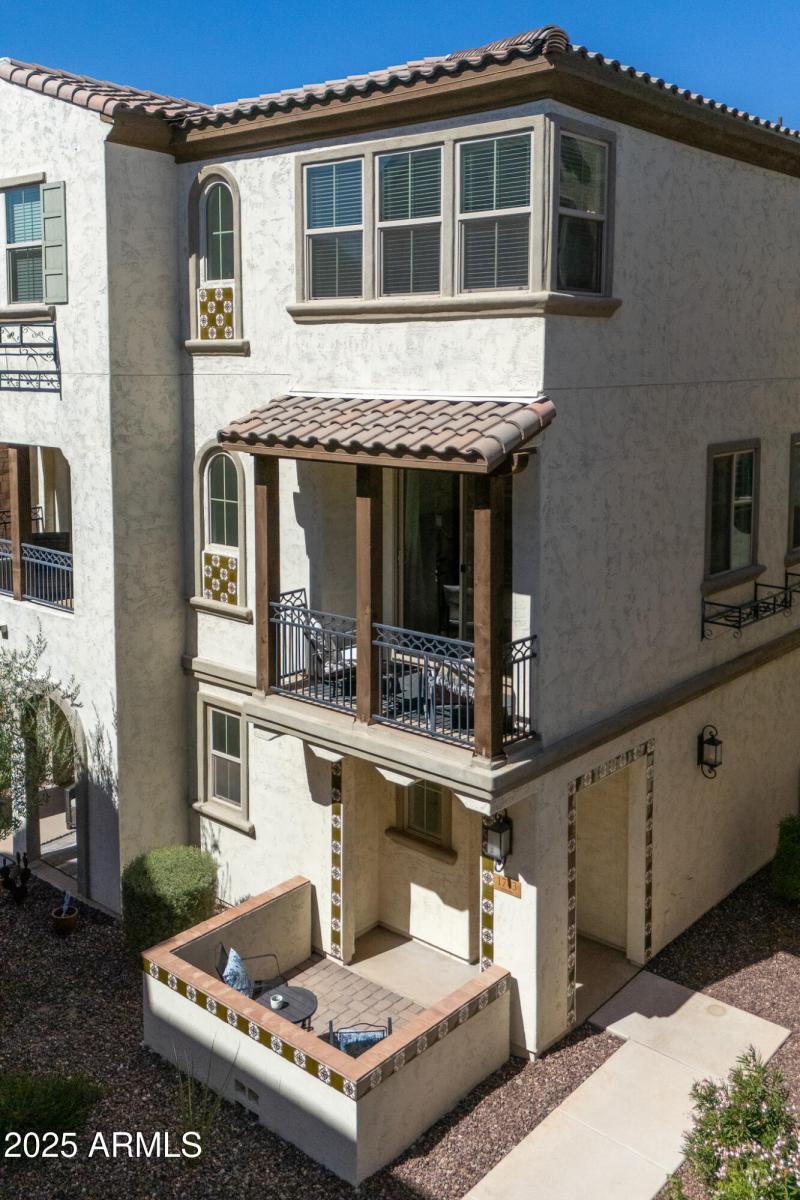 1743 E BRIDGEPORT PKWY