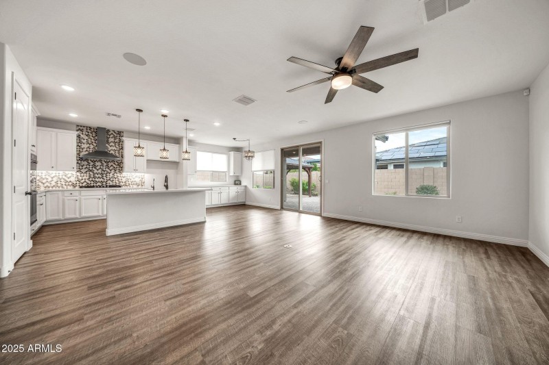 14338 W Redfield Rd-10