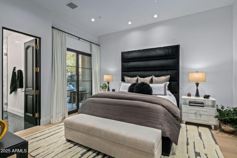 051_Guest En Suite 1