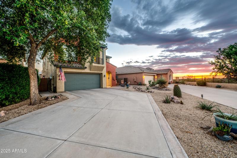 18019-La-Posada-Court-driveway