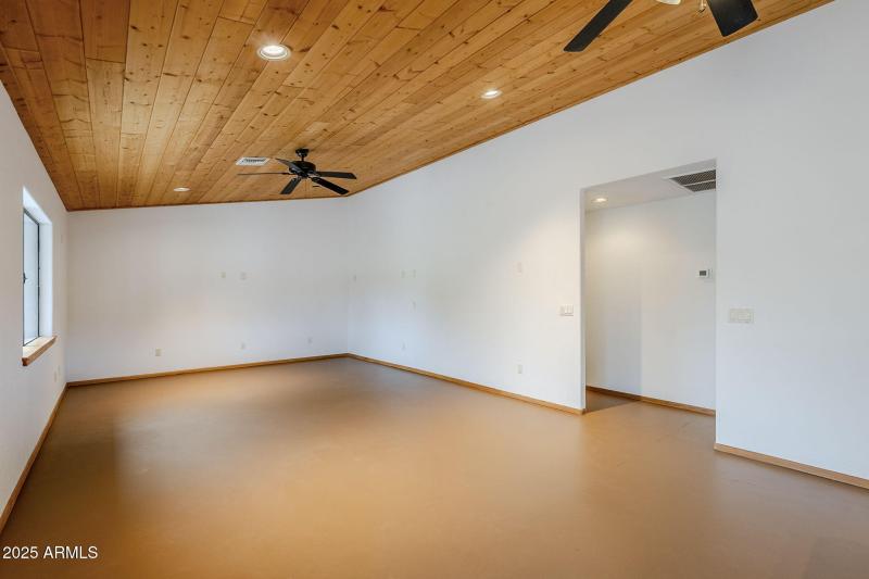 21-web-or-mls-Williams-13