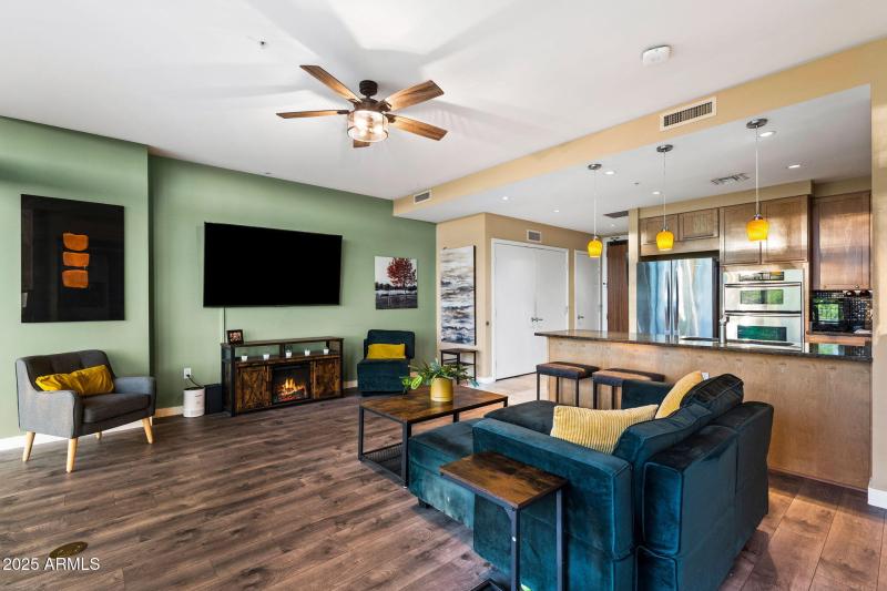 007__208 W Portland St UNIT360