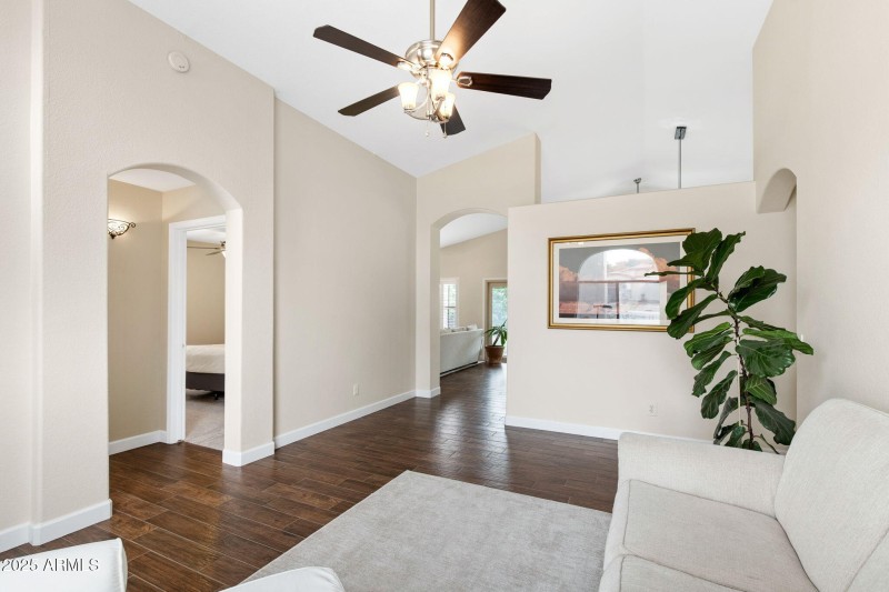 004__2243 E Willow Wick Rd