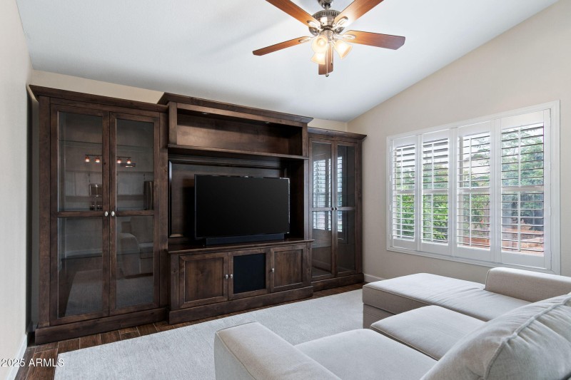 006__2243 E Willow Wick Rd