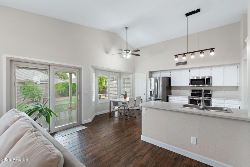 008__2243 E Willow Wick Rd