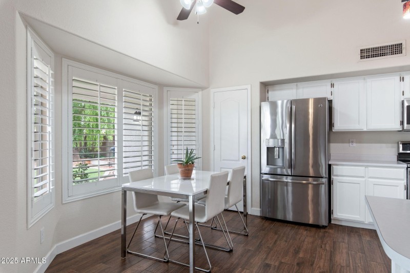 009__2243 E Willow Wick Rd